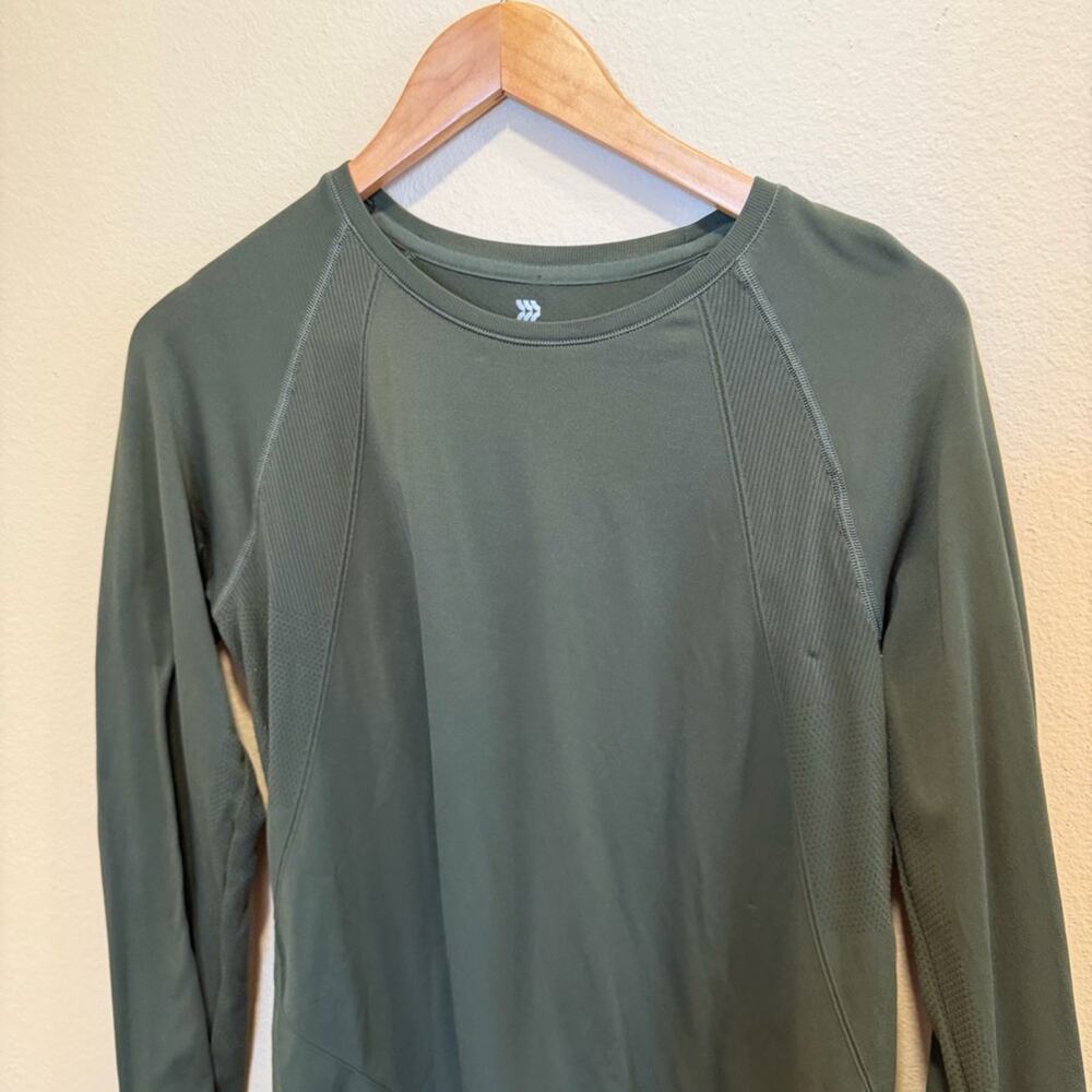 Target all in motion green under scrub athletic top long sleeve large - Picture 8 of 10